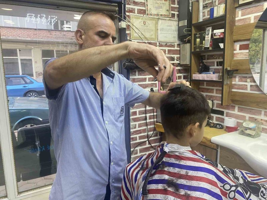 Okullar Açılırken Tıraş Olma Kültürü Her Geçen Yıl Daha Da Yok Oluyor