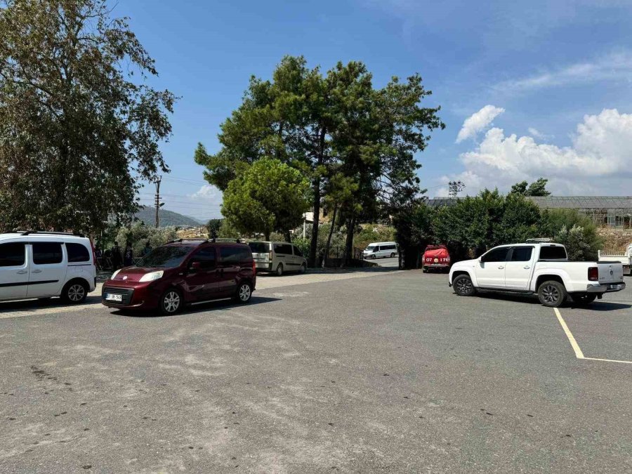 Okula Yakın Bölgede Çıkan Yangın Paniğe Neden Oldu