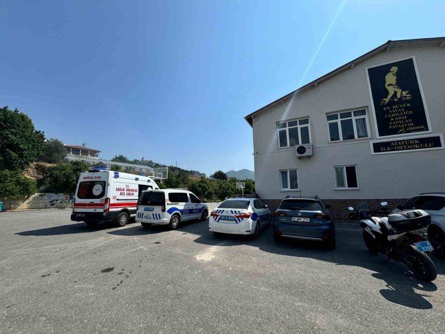 Okula Yakın Bölgede Çıkan Yangın Paniğe Neden Oldu