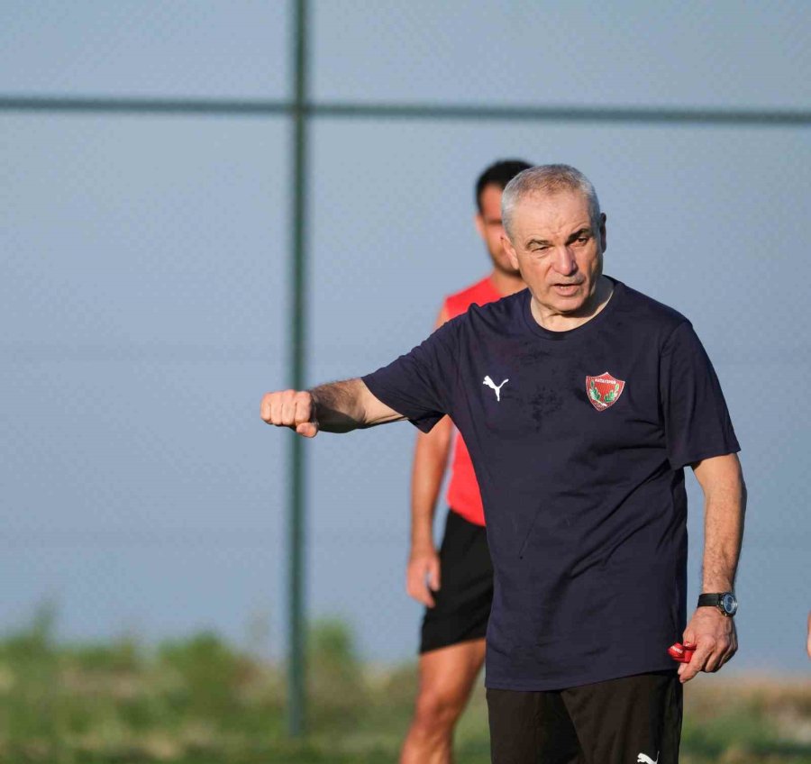 Hatayspor, Teknik Direktör Rıza Çalımbay Yönetiminde İlk Antrenmanını Gerçekleştirdi
