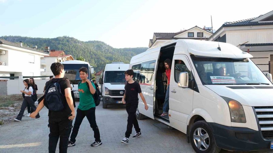 Kemer’de Lise Öğrencilerine Ücretsiz Servis İmkanı