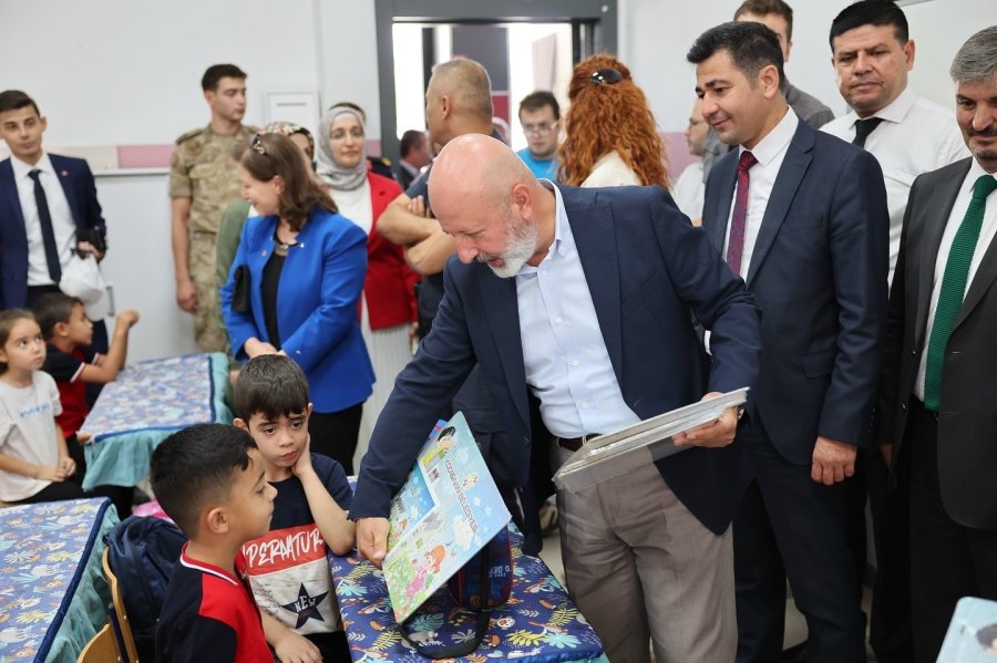 Başkan Çolakbayrakdar, 2024-2025 Eğitim Yılının İlk Ders Zilinde Öğrencilerle Buluştu