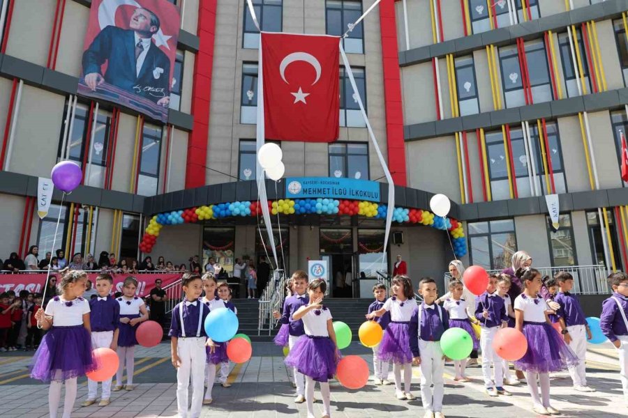 Başkan Çolakbayrakdar, 2024-2025 Eğitim Yılının İlk Ders Zilinde Öğrencilerle Buluştu