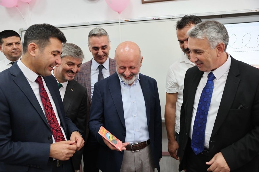 Başkan Çolakbayrakdar, 2024-2025 Eğitim Yılının İlk Ders Zilinde Öğrencilerle Buluştu