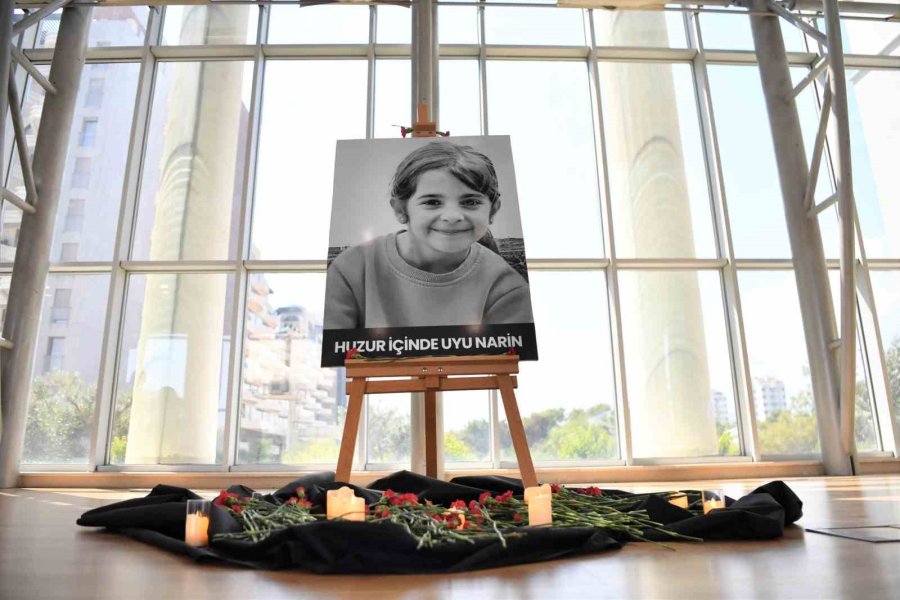 Konyaaltı Narin İçin Siyaha Büründü