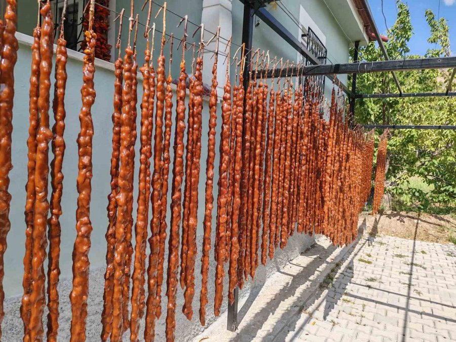 Halkapınar’da Cevizli Sucuk Yapımı Başladı