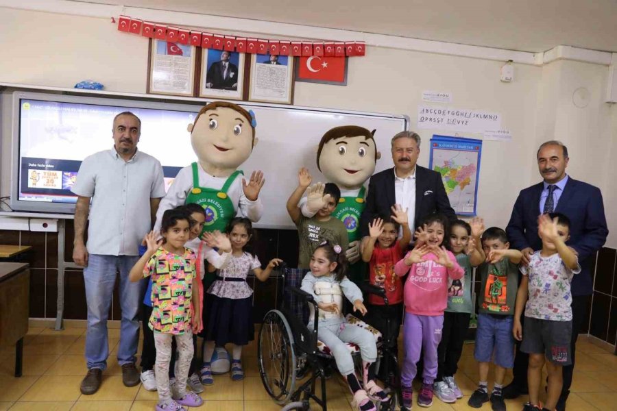 Başkan Palancıoğlu Eğitim-öğretimin İlk Gününde Öğrencileri Yalnız Bırakmadı