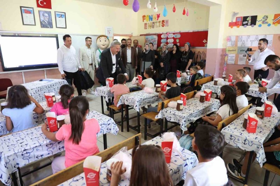 Başkan Palancıoğlu Eğitim-öğretimin İlk Gününde Öğrencileri Yalnız Bırakmadı