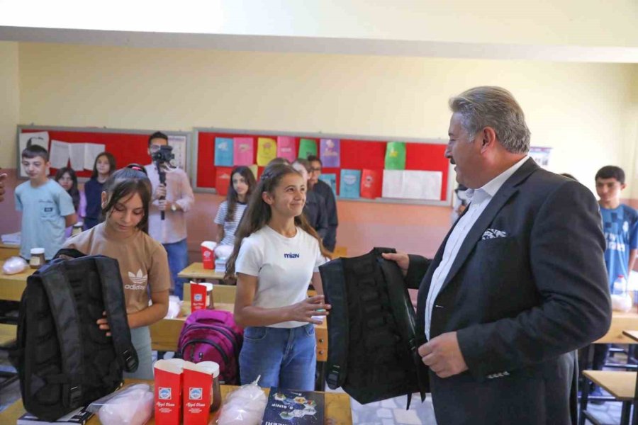 Başkan Palancıoğlu Eğitim-öğretimin İlk Gününde Öğrencileri Yalnız Bırakmadı