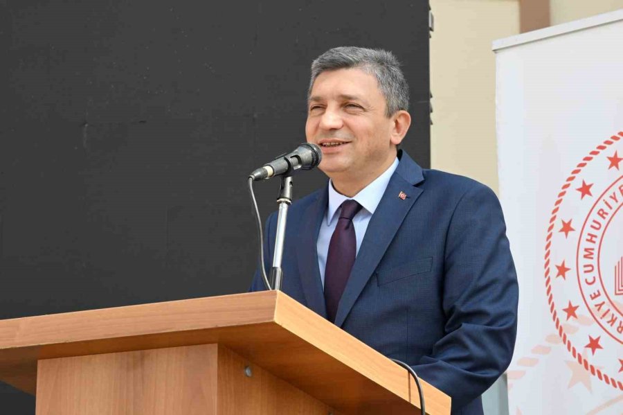 Antalya’da 514 Bin 888 Öğrenci, 38 Bin 266 Öğretmen Ders Başı Yaptı