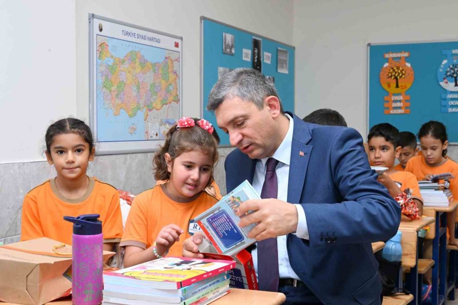 Antalya’da 514 Bin 888 Öğrenci, 38 Bin 266 Öğretmen Ders Başı Yaptı