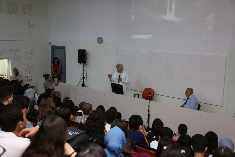 Akdeniz Üniversitesi Tıp Fakültesi’nde Hekim Adaylarına İlk Ders