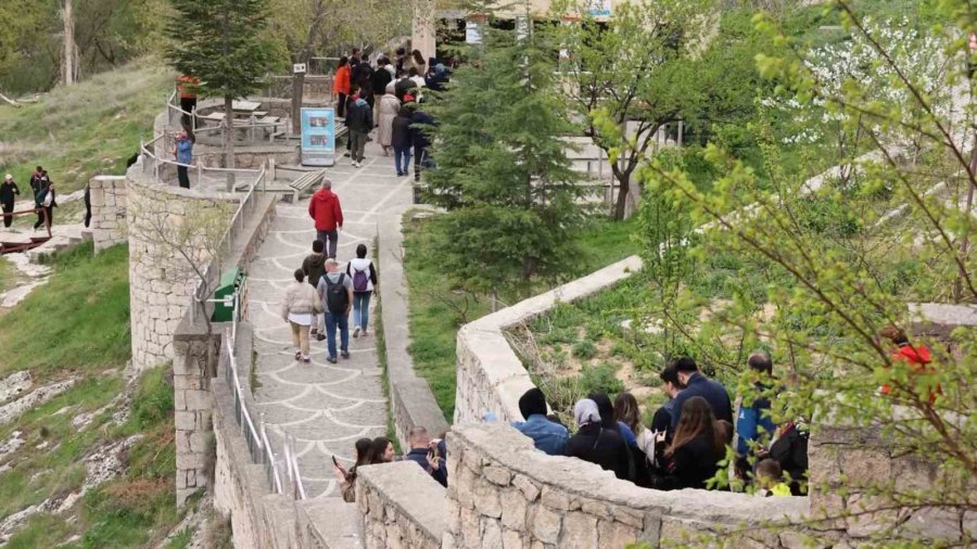 Dünyanın En Büyük 2. Kanyonu Ihlara Vadisi Ziyaretçilerini Ağırlıyor