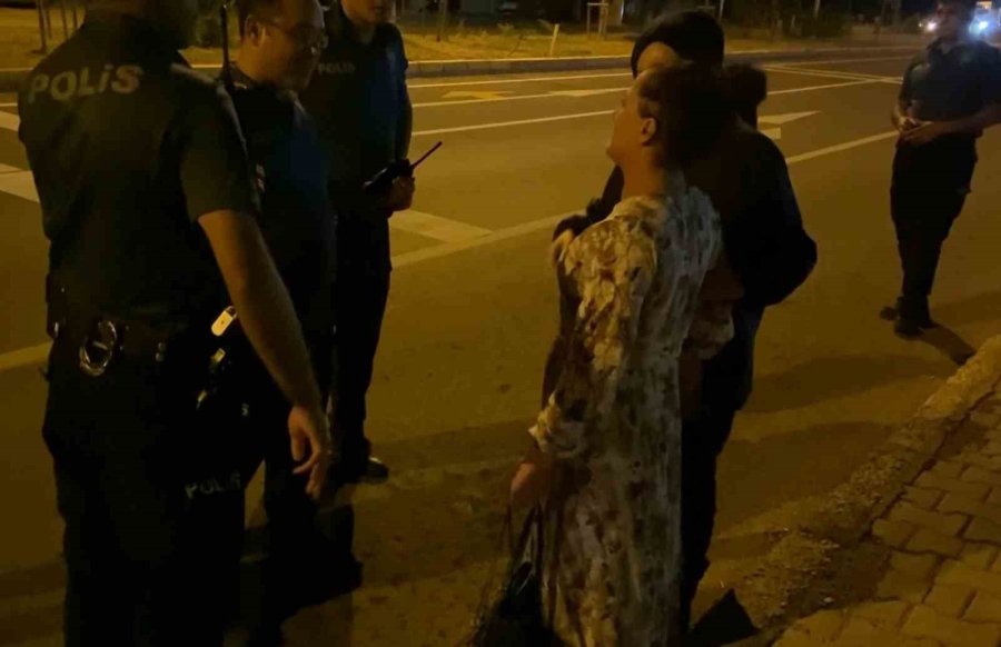 Aksaray’da Polisin Karayolundaki Anne Ve Kızı İle İmtihanı