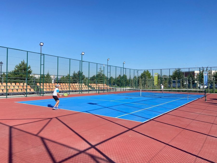 Kayseri Büyükşehir, 12 Yaş Hafta Sonu Tenis Turnuvası’na Ev Sahipliği Yapıyor