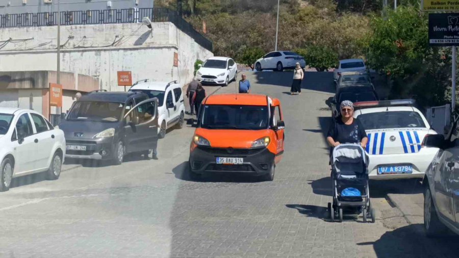 Rampa Aşağı Hareket Eden Aracı Durdurmak İsterken Hastanelik Oldu