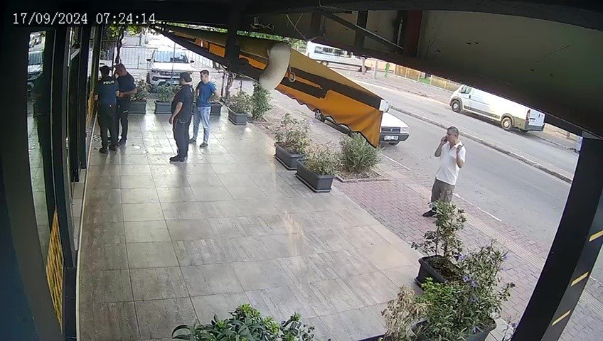 Camı Kırarak Baklavacıya Girdi, Devriye Gezen Ekibe Yakalandı