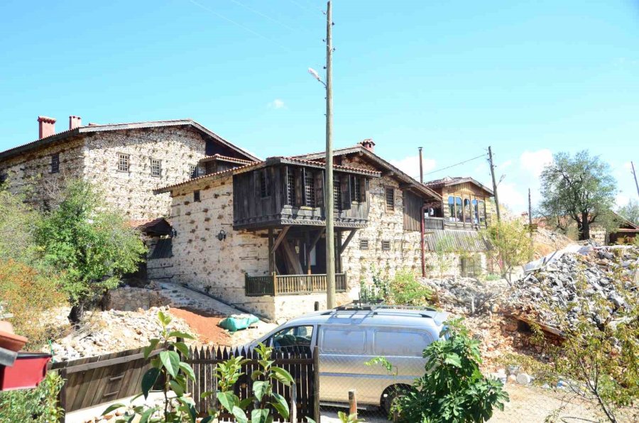 Antalya’nın 800 Yıllık Mahallesi Avrupalı Turistlerin Uğrak Noktası Oldu