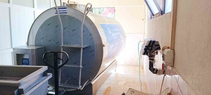 Antalya Büyükşehir Belediyesi’nin Süt Tankı Destekleri Sürüyor