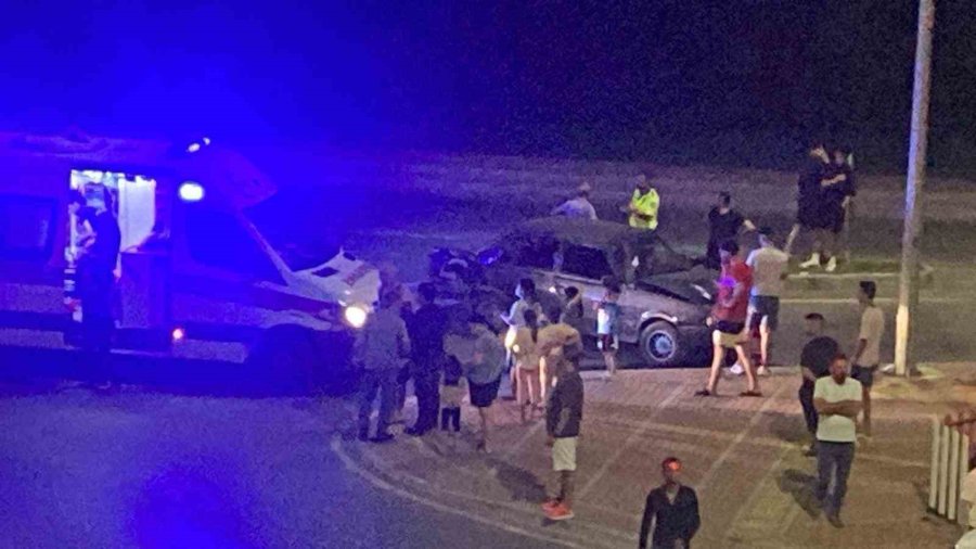 İş Yerine Tamir İçin Bırakılan Motosikleti Kaçırdı, Otomobile Çarpıp Kaçtı