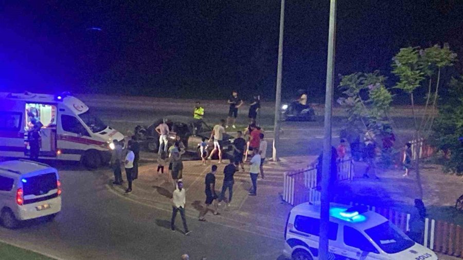 İş Yerine Tamir İçin Bırakılan Motosikleti Kaçırdı, Otomobile Çarpıp Kaçtı