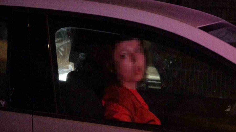 Kaza Yapıp Şoka Girdi, Kapıyı Açmak İçin Herkes Seferber Oldu