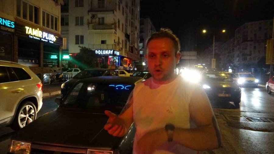 Kaza Yapıp Şoka Girdi, Kapıyı Açmak İçin Herkes Seferber Oldu