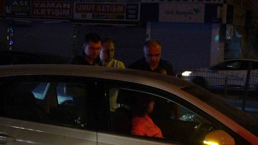 Kaza Yapıp Şoka Girdi, Kapıyı Açmak İçin Herkes Seferber Oldu