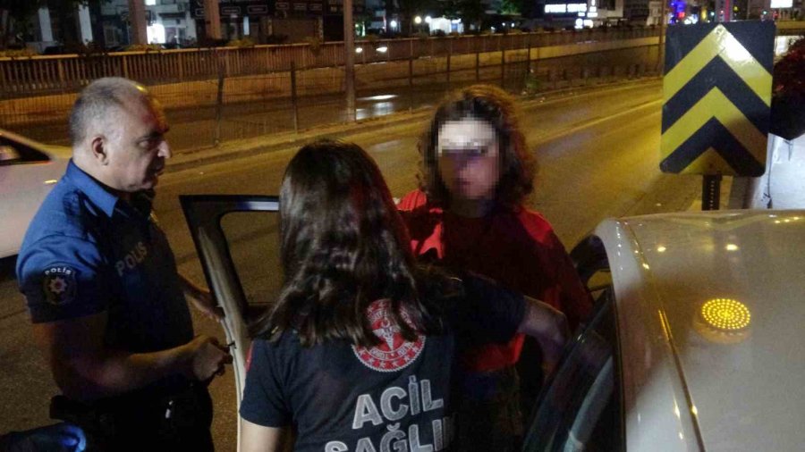 Kaza Yapıp Şoka Girdi, Kapıyı Açmak İçin Herkes Seferber Oldu