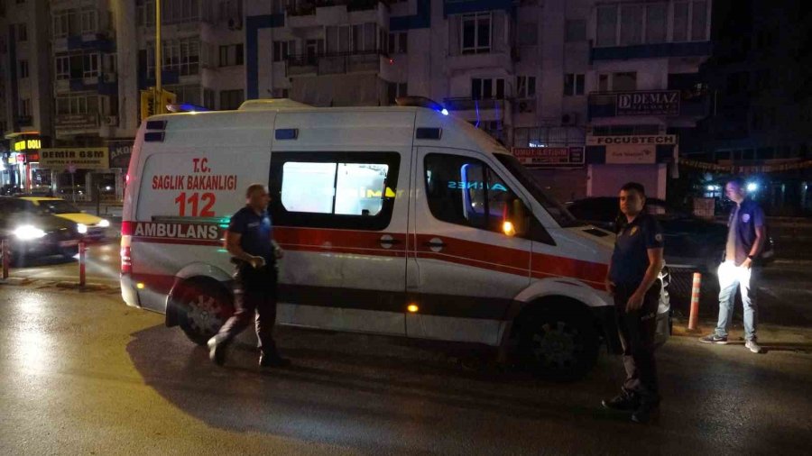 Kaza Yapıp Şoka Girdi, Kapıyı Açmak İçin Herkes Seferber Oldu