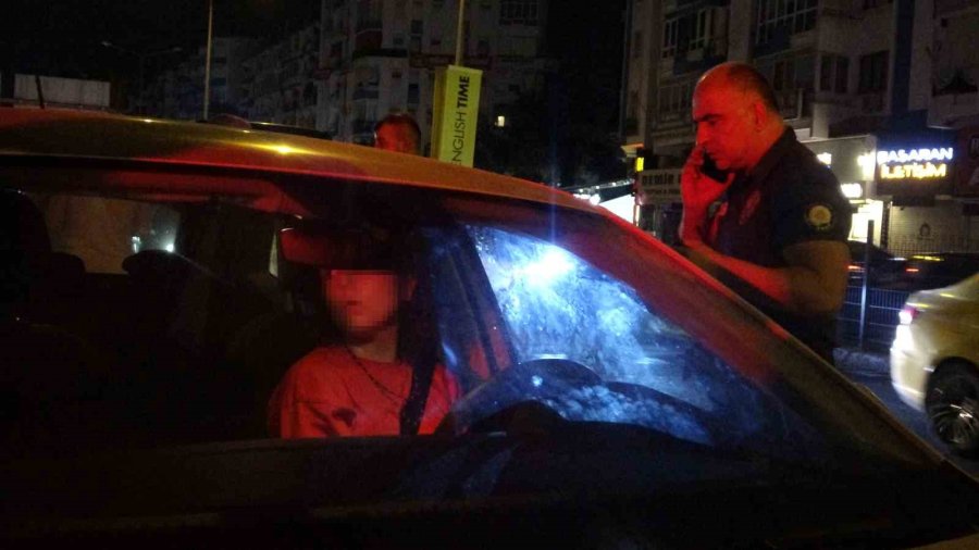 Kaza Yapıp Şoka Girdi, Kapıyı Açmak İçin Herkes Seferber Oldu