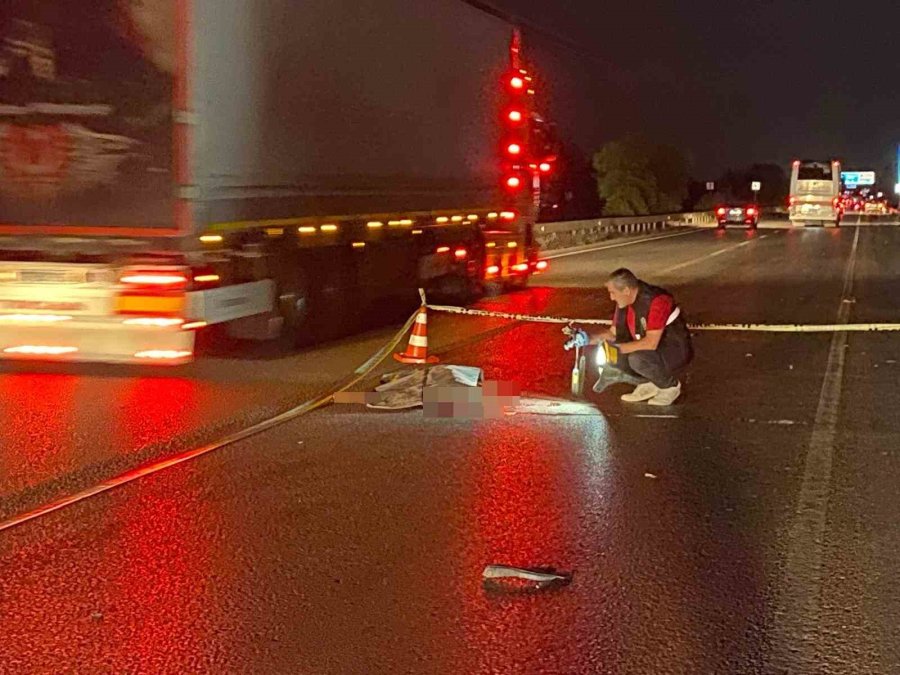 Yolun Karşısına Geçmeye Çalışan Yayanın Feci Ölümü Kamerada