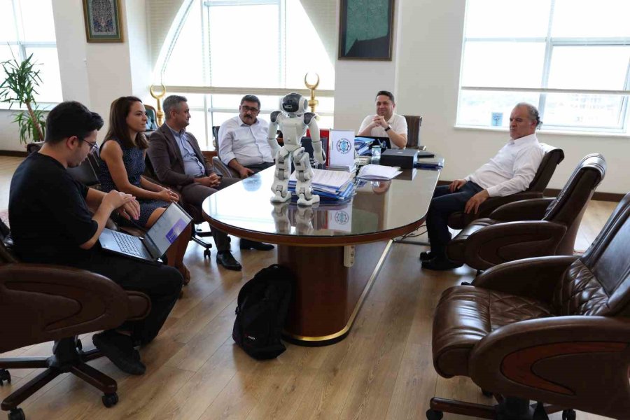 Tübitak Destekli Robot Projesi, Rektör Türkdoğan’a Tanıtıldı