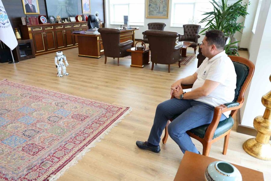 Tübitak Destekli Robot Projesi, Rektör Türkdoğan’a Tanıtıldı