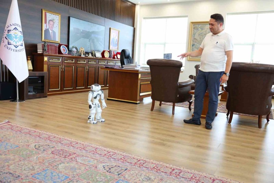 Tübitak Destekli Robot Projesi, Rektör Türkdoğan’a Tanıtıldı
