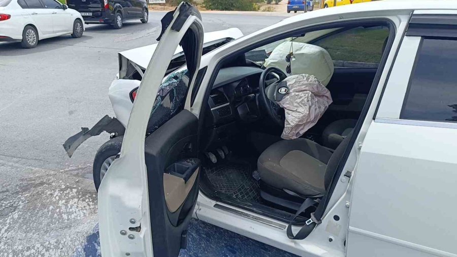 Hurdaya Dönen Araçtan Yara Almadan Kurtuldu