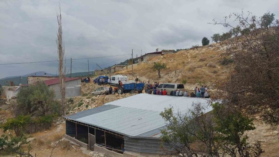 Öldürülen Baba-oğul Ve Gelinin Cenazesi Morga Kaldırıldı
