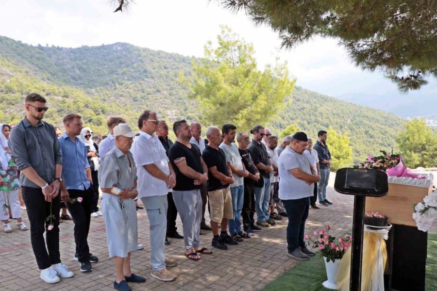 Türkiye Aşığı Alman Filozofun Eşi Hayatını Kaybetti