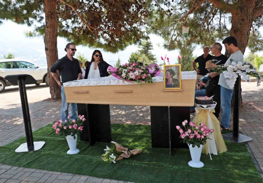 Türkiye Aşığı Alman Filozofun Eşi Hayatını Kaybetti