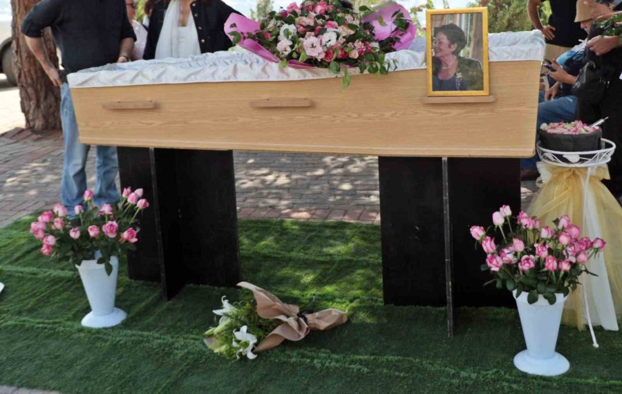 Türkiye Aşığı Alman Filozofun Eşi Hayatını Kaybetti