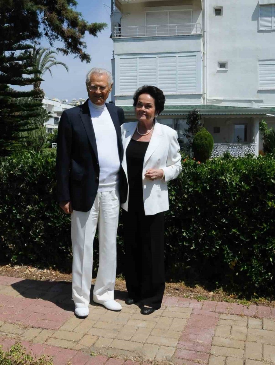 Türkiye Aşığı Alman Filozofun Eşi Hayatını Kaybetti