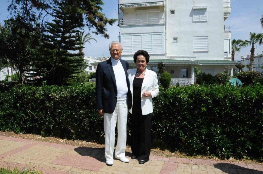 Türkiye Aşığı Alman Filozofun Eşi Hayatını Kaybetti