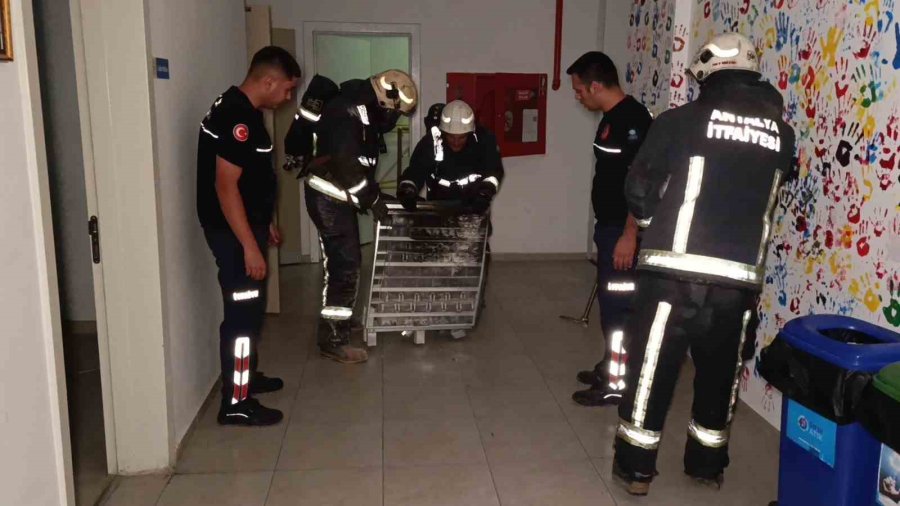 Manavgat Gençlik Merkezi’nde Yangın Paniği