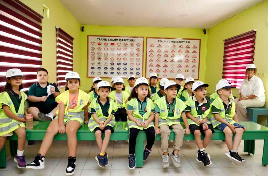 Alanya Belediyesi Trafik Eğitim Parkı Minik Öğrencileri Ağırladı