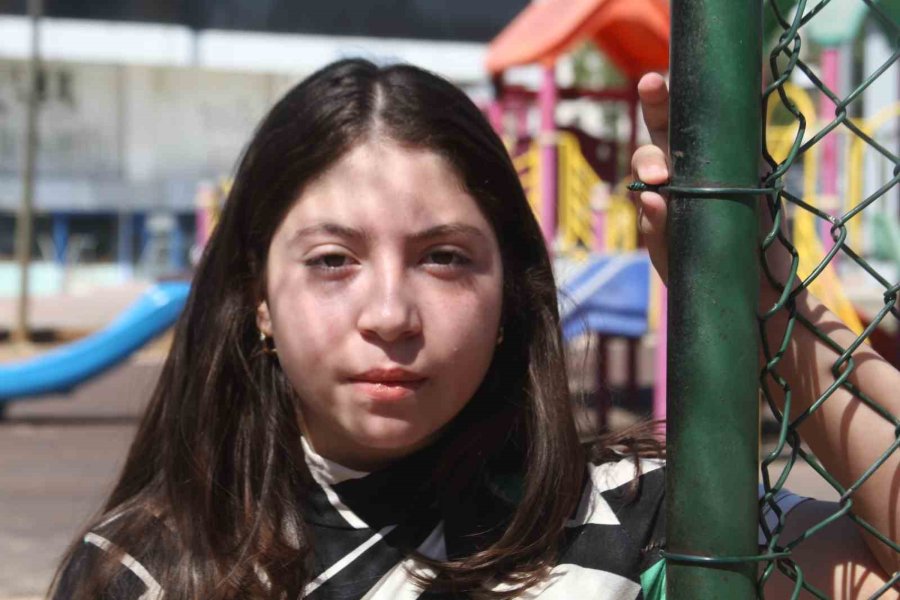 Basketbol Oynarken Kolu Tele Takılan Küçük Kız Kanlar İçinde Kaldı