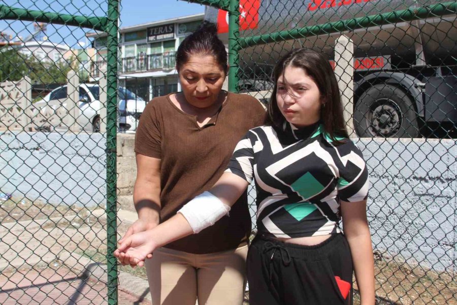 Basketbol Oynarken Kolu Tele Takılan Küçük Kız Kanlar İçinde Kaldı