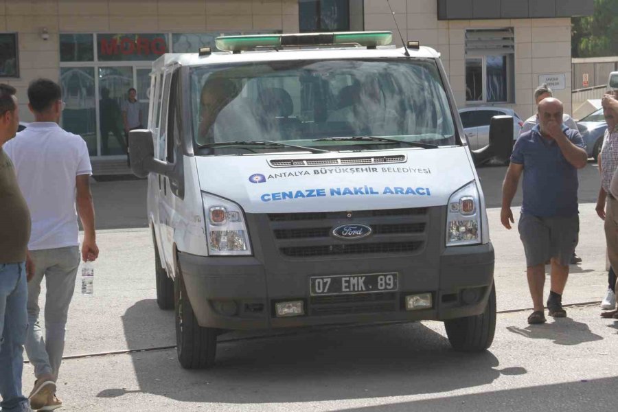 Kazada Ölen Hemşire Kızının Cenazesini Alan Anne Yürekleri Dağladı: "yükümü Aldım Gidiyorum"