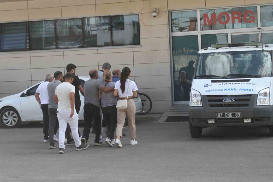 Kazada Ölen Hemşire Kızının Cenazesini Alan Anne Yürekleri Dağladı: "yükümü Aldım Gidiyorum"