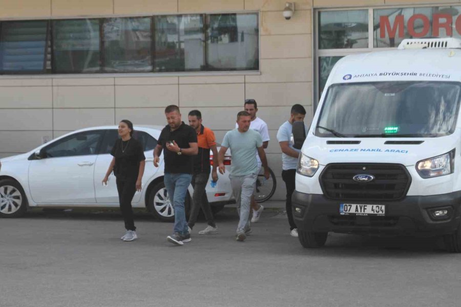 Kazada Ölen Hemşire Kızının Cenazesini Alan Anne Yürekleri Dağladı: "yükümü Aldım Gidiyorum"