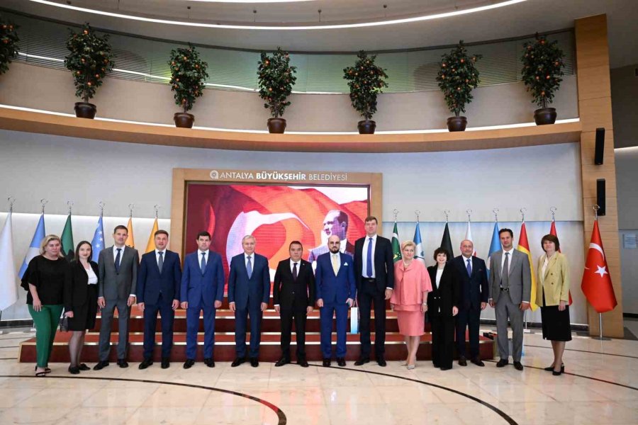 Moskova Hükümet Bakanı İle Başkan Böcek İş Birlikleri Hakkında Görüş Alış Verişinde Bulundu